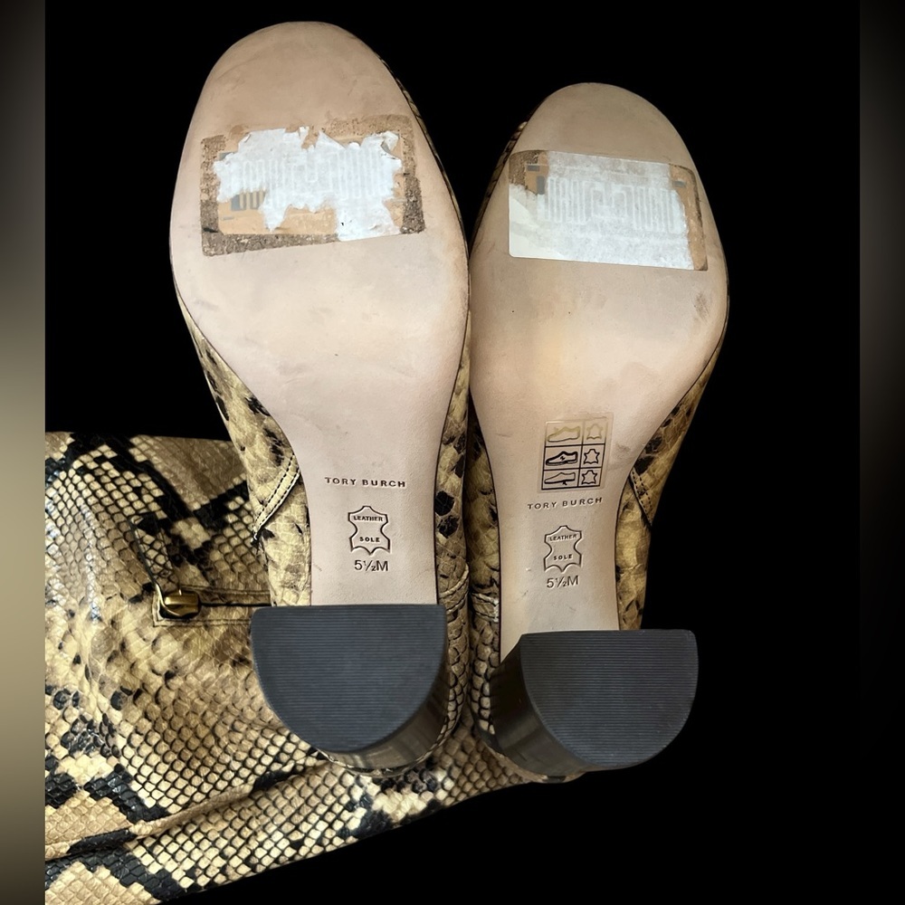 TORY BURCH Snake Print LEATHER HEELED SIDE ZIP CLOSURE BOOTS SIZE 5.5M - Picture 5 of 7